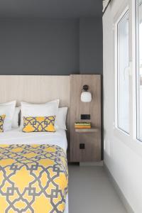 A bed or beds in a room at Apartamentos Las Torres