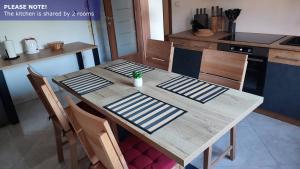 Kuchyň nebo kuchyňský kout v ubytování Amaryllis residence, apartment Diana & Deluxe rooms with shared kitchen