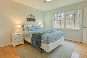 a bedroom with a bed and a window at Sunny Side Up in Mineral