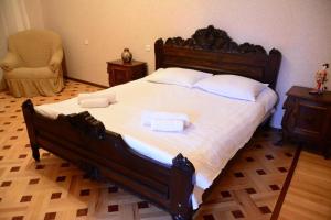 Postel nebo postele na pokoji v ubytování Tbilisi Marjani