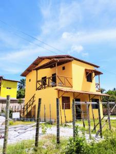 El edificio en el que está la casa vacacional