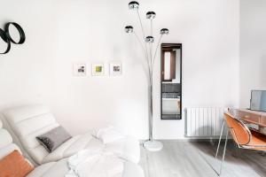 TV a/nebo společenská místnost v ubytování Girolamo's Jacuzzi place