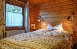 Postel nebo postele na pokoji v ubytování Cozy Home In Diemelsee With Wifi
