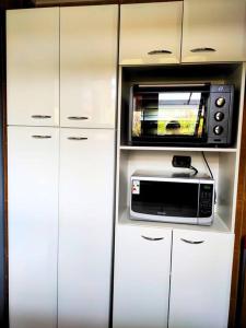 Kuchyň nebo kuchyňský kout v ubytování Moderna Cabaña con tinaja caliente