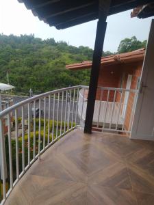 a balcony with a view of the mountains at Hermosa casa ideal para el descanso in Rionegro