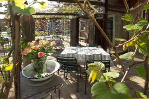 Κήπος έξω από το Albergo Cantine Ascheri