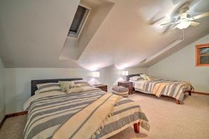 En eller flere senge i et værelse på Spacious Oneida Retreat with Game Room!