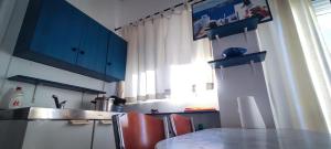 Kuchyň nebo kuchyňský kout v ubytování Loutraki Times