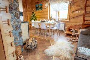 Χώρος καθιστικού στο Pocztówka Z Mizernej, Magiczne miejsce z widokiem na Tatry, Kominek, Górka na sanki, 1 km od Jeziora Czorsztyńskiego i Velo Czorsztyn