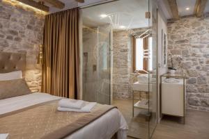 Postel nebo postele na pokoji v ubytování Le Premier Luxury Rooms