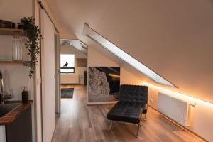 Posezení v ubytování Scenic Penthouse - Ocean view & skylight windows