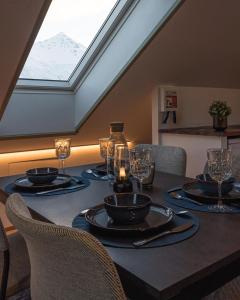 Fotografie z fotogalerie ubytování Scenic Penthouse - Ocean view & skylight windows v destinaci Siglufjörður