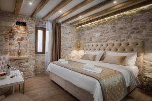 Postel nebo postele na pokoji v ubytování Le Premier Luxury Rooms