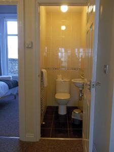 Et badeværelse på Roker Seafront Apartments