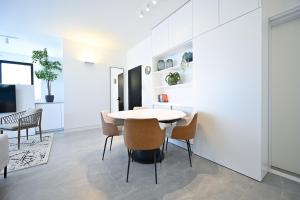a dining room with a table and chairs at Good times by HolyGuest in Tel Aviv