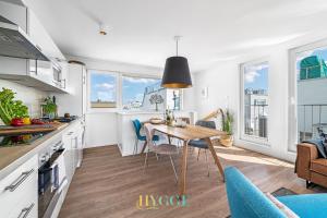 Schwimmendes Haus Hygge Olpenitz的厨房或小厨房