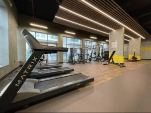 Fitness centrum a/nebo fitness zařízení v ubytování Perfect 2br for families in JVC