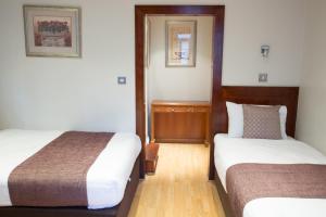 Postel nebo postele na pokoji v ubytování Garden View Hotel