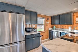 BristolにあるUpdated Bristol Lakehouse with Kayaks and Beach Accessのギャラリーの写真 +16枚の写真