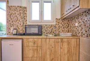 A kitchen or kitchenette at Maro Apartments Arillas Corfu