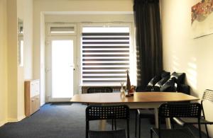 a room with a table and chairs and a window at 3 Zimmer Apartment am Leopoldplatz in Berlin