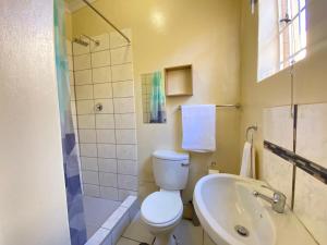 Ванная комната в DMpire Suite +12 фотографий