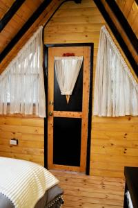 Glamping refugio Gaia客房内的一张或多张床位