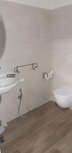 A bathroom at Casale Sienti'n Può