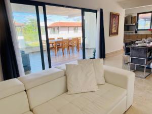 Posezení v ubytování Beachfront penthouse - Amar'e Aparthotel & Spa