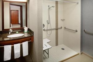 Koupelna v ubytování Hyatt Place Princeton + 25 fotografií