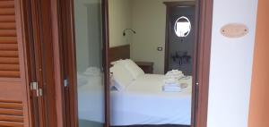 A bed or beds in a room at Casale Sienti'n Può