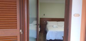A bed or beds in a room at Casale Sienti'n Può