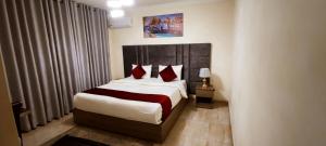 Postel nebo postele na pokoji v ubytování Golden Hotel