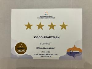 ブダペストにあるLogod Panorama Apartmanの五つ星のスターバックスバックスカード