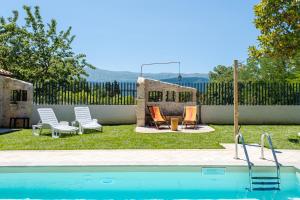 The swimming pool at or close to Aria di Bosco