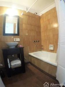 Phòng tắm tại CARICLAU STANZA TORRES GALERIA JARDIN MICROCENTRO