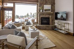 a living room with a couch and a fireplace at Western Tanager Cabin in Big Sky
