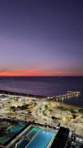 - Vistas a una playa con piscina y al océano en Hotel Ocean View Residence, en Fortaleza