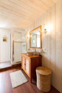 Koupelna v ubytování La Tonnelle Fleurie Chambres d'hôtes