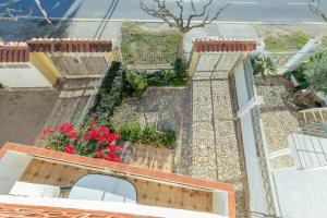 a building with a garden on top of it at V020 - PUERTO PRIMERO in Empuriabrava