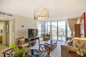 WaianaeMakaha Condo Near Pokai Bay Beach with Ocean View!的相册照片