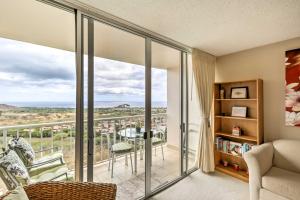 WaianaeMakaha Condo Near Pokai Bay Beach with Ocean View!的相册照片