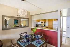 WaianaeMakaha Condo Near Pokai Bay Beach with Ocean View!的相册照片