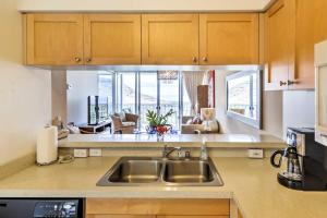 WaianaeMakaha Condo Near Pokai Bay Beach with Ocean View!的相册照片
