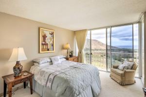 WaianaeMakaha Condo Near Pokai Bay Beach with Ocean View!的相册照片
