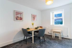 Fotografie z fotogalerie ubytování 2 bedroom house with free Parking, Aylesbury, Johns st v destinaci Buckinghamshire + 4 fotografie