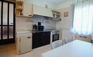 Kuchyň nebo kuchyňský kout v ubytování Casa de piedra en Vilanova de Arousa