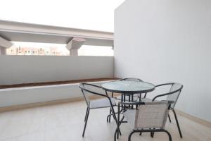 Fotografie z fotogalerie ubytování Elite LUX Holiday Homes - Spacious One Bedroom Apartment Direct Metro Access in Al Furjan Dubai v Dubaji
