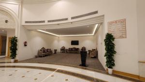 a lobby with couches and chairs in a building at فندق ابراج المسك in Makkah