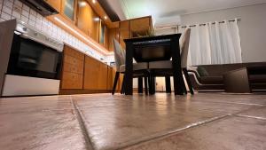 A kitchen or kitchenette at CW Flat